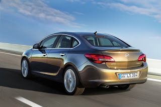 Noul Opel Astra Sedan – pret 15.950 euro cu TVA