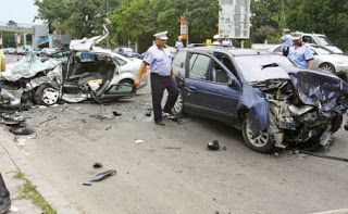 Depăşirea vitezei legale cu maximum 20 km/h, vorbitul la mobil şi nepurtarea centurii de siguranţă să fie sancţionate cu avertisment la prima abatare