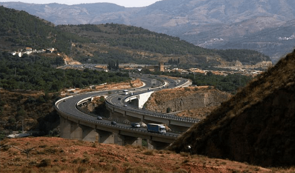 Autostrăzile Braşov – Sibiu şi Braşov – Bacău, evaluate la 1,8 miliarde de euro