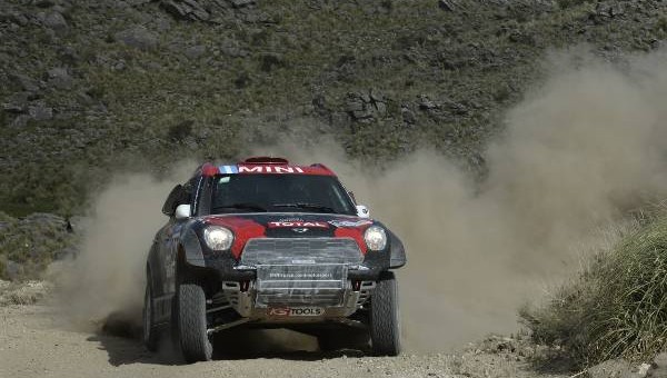 Nasser Al-Attiyah câştigă etapa a doua a Raliului Dakar 2015 şi preia conducerea clasamentului general