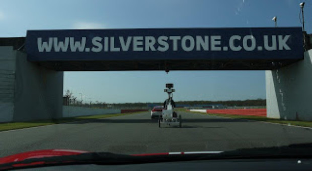 Google Street View, pe bicicleta la Silverstone