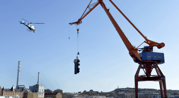 Preşedintele Volvo intră în rolul unui cascador – prezinta noul Volvo FMX