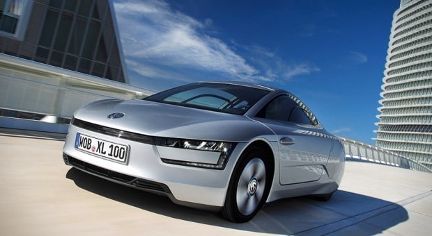 Volkswagen a livrat primul automobil hibrid care consumă doar 0.9 litri motorină la 100 kilometri
