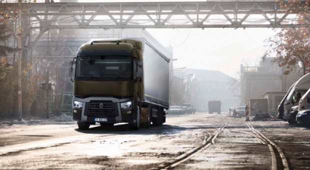 Autocamionul Renault Trucks T a fost desemnat “Autocamionul Anului 2015” de ITOY