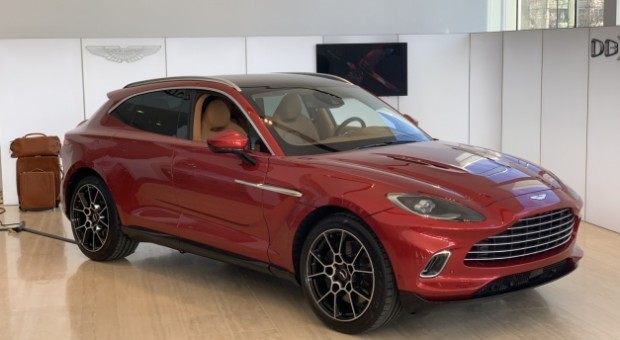 Aston Martin DBX este disponibil la vanzare in Romania! Pret 165000 Euro